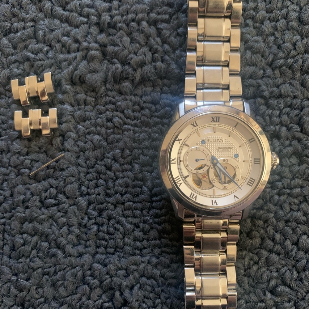 Stainless steel self-winding mechanical watch. Back has dual aperture dual.